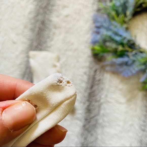 Vintage Ivory Eyelet Gloves - Picture 5 of 6